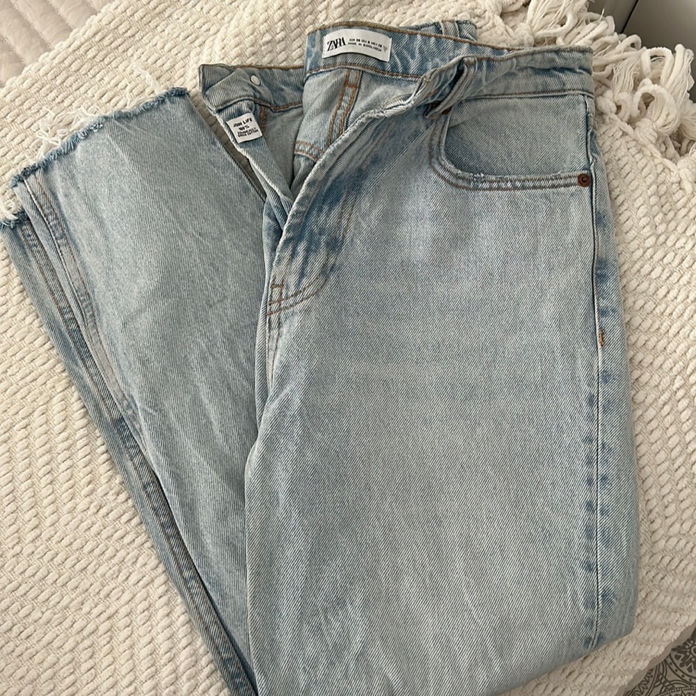 ripped straight legged jeans ZARA size 6